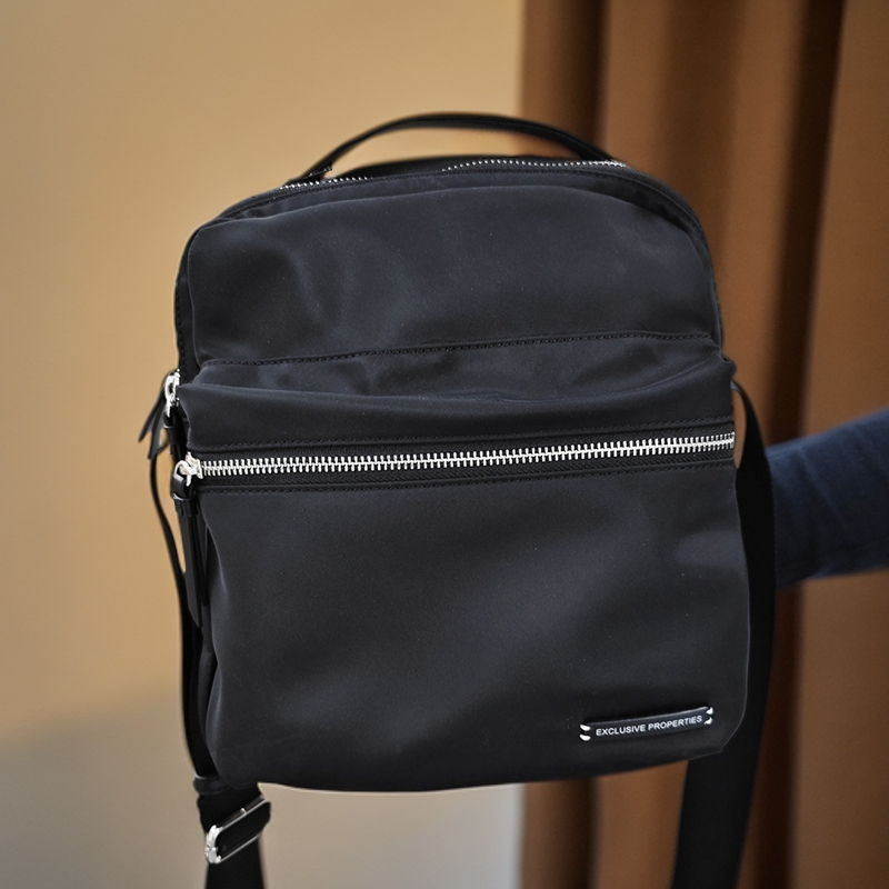 时尚降落伞面料单肩斜跨包18C1699