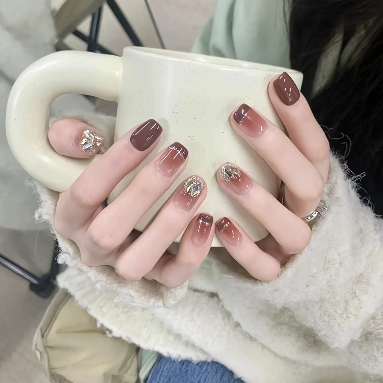 网红春秋新款酒红法式腮红甲片短款显白带钻高级感穿戴甲美甲贴片