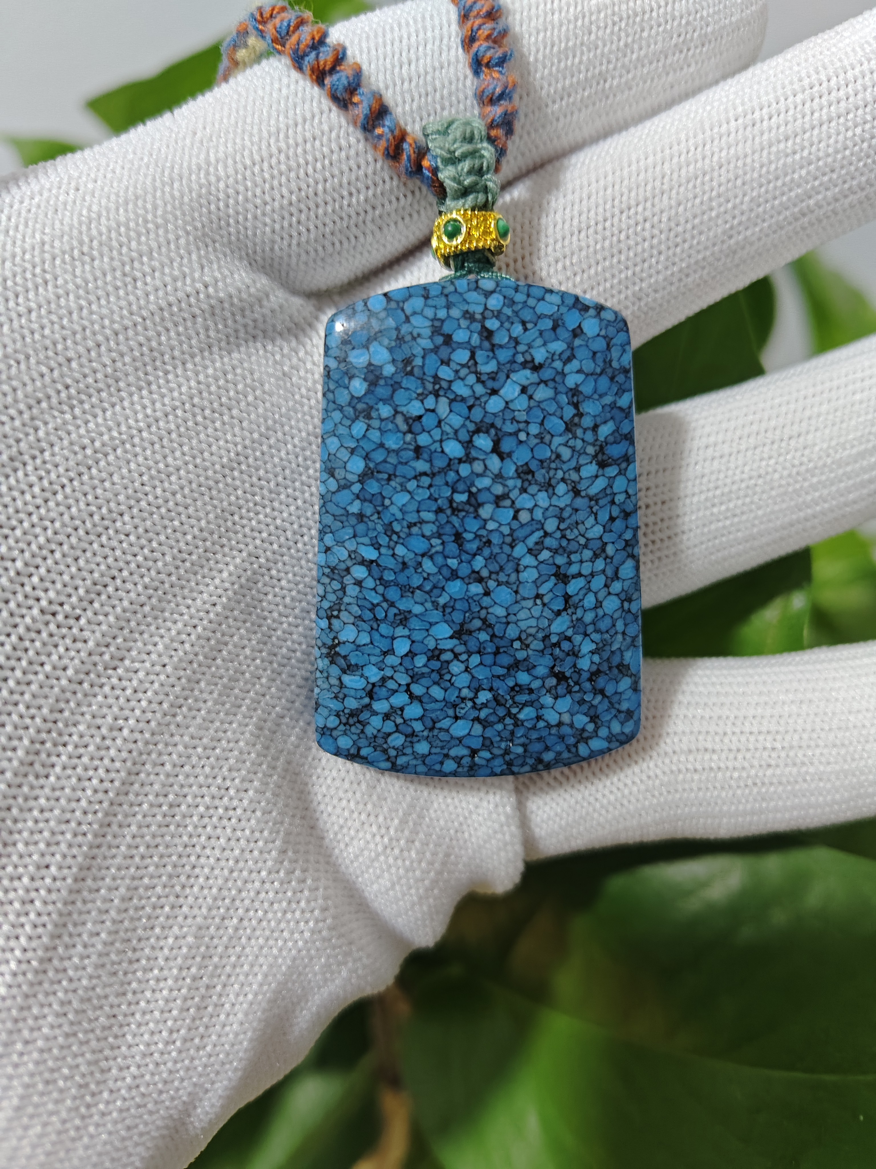 兰花色，无事牌吊坠，小开片，不规则网花，微矿坑。31*45mm