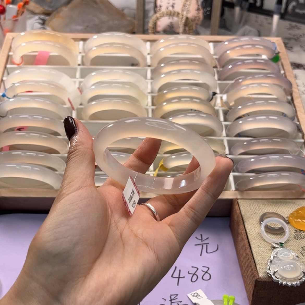 【闪购商品】玛瑙/玉髓手镯未镶嵌L****?