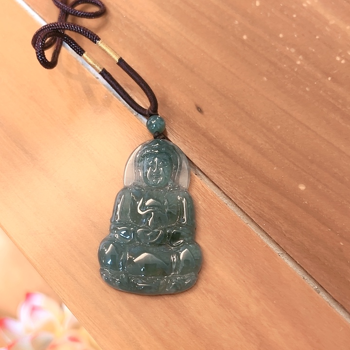 翡翠颈饰未镶嵌观自在菩萨