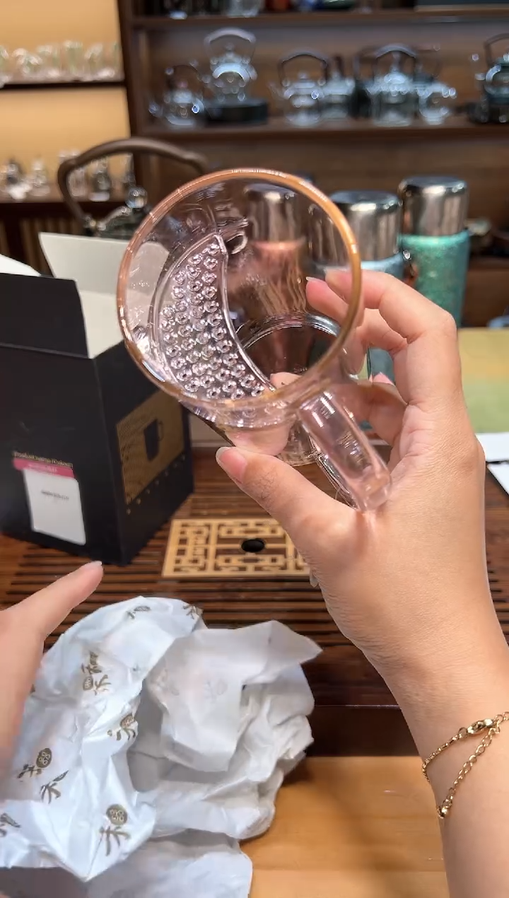 【闪购商品】茶盏绮彩清简月牙杯粉色