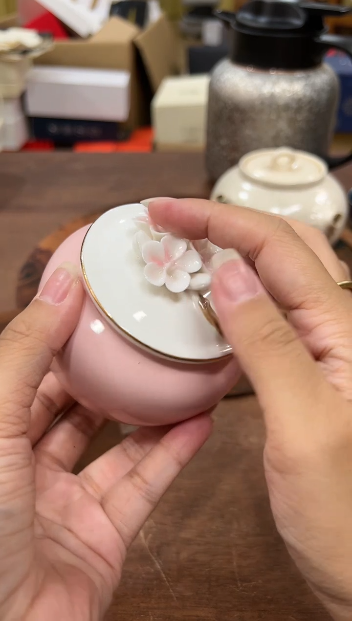 【闪购商品】藕粉捏花茶叶罐粉色