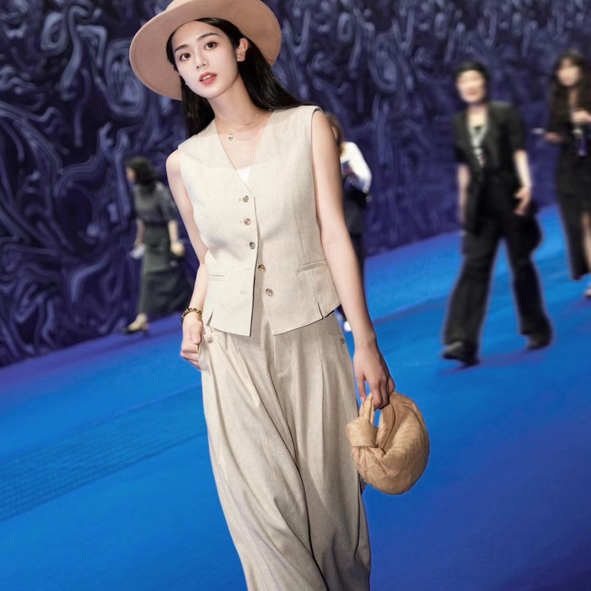 荷大大家9点9链接背心上衣