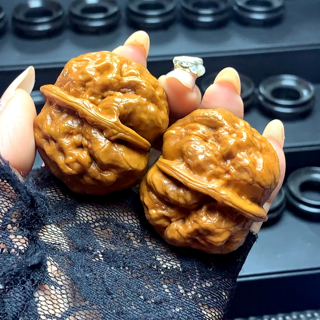 文玩铁核桃：老树金蟾疙瘩包