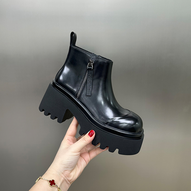 【左右华菲】8cm英伦时尚百搭厚底短靴2025早春新款黑色真皮切尔西