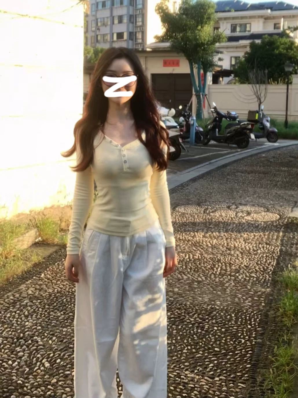 美式甜辣V领奶黄色正肩长袖t恤女秋季内搭修身打底衫小个子上衣