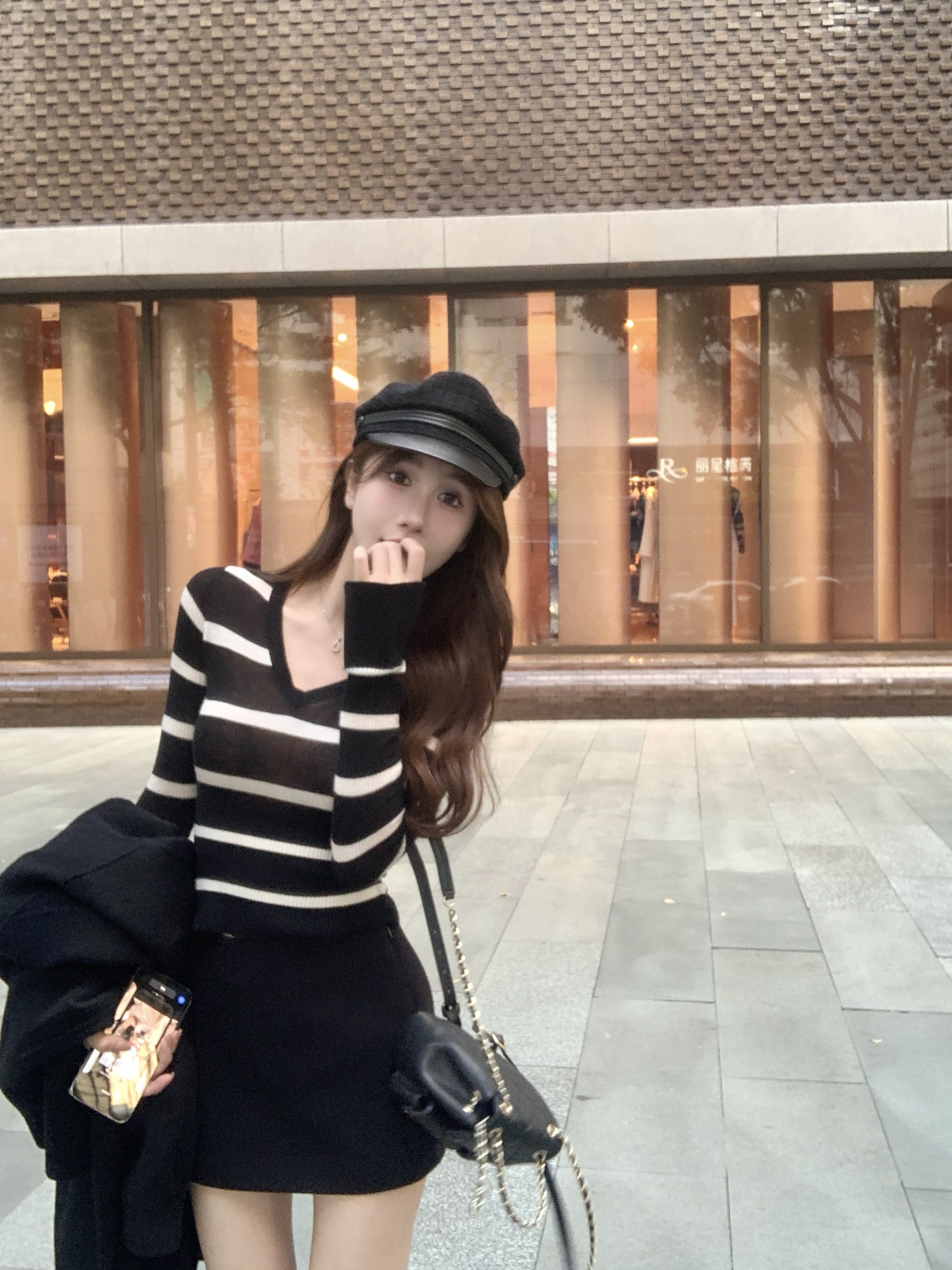 【梦湖之境】设计感V领半透微喇袖针织上衣时尚修身长袖针织衫81245