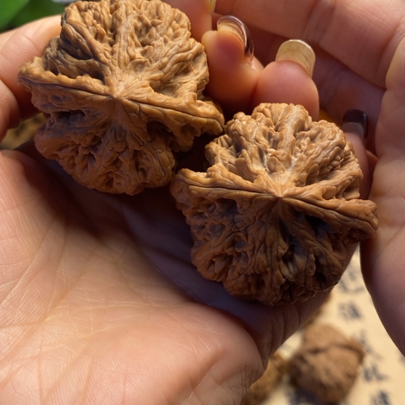 【闪购商品】文玩核桃把件一***指粗筋