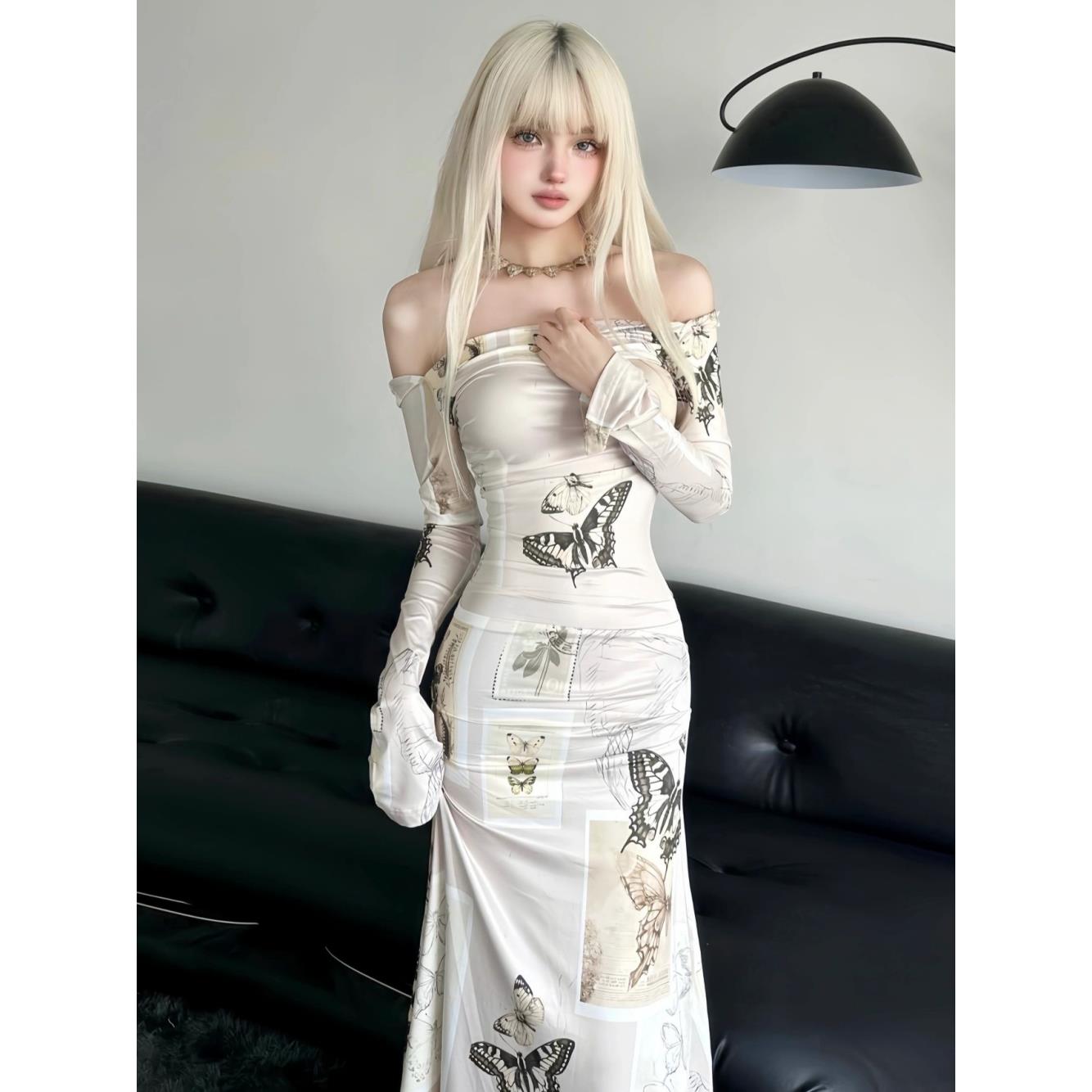 一字肩蝴蝶印花长袖连衣裙女秋冬季高级感超好看气质修身显瘦长裙
