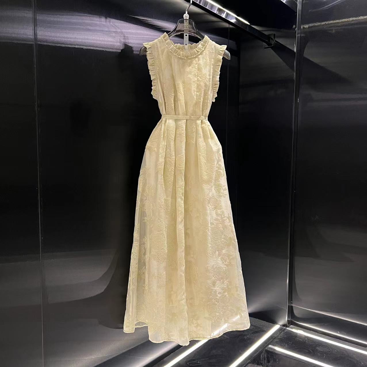 roiltrou（1）法式夏季新款小众设计感无袖连衣裙ZA1524210290