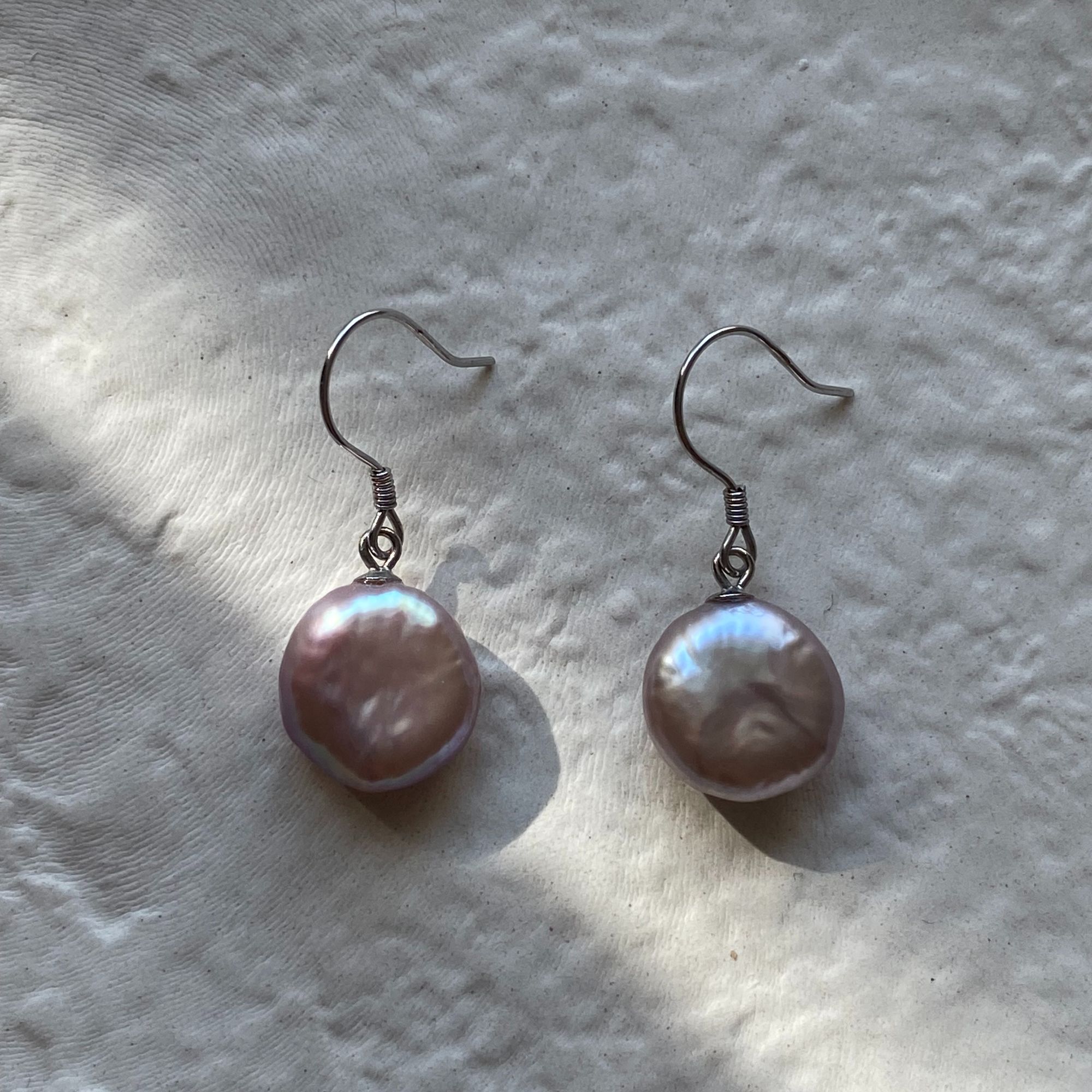 S925银天然淡水巴洛克珍珠简约耳钩耳环粉紫色11-12mm多样性发货
