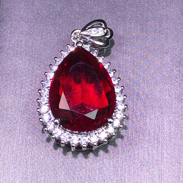 21103深红宝吊坠（送链子）银色托培育简单款美丽精选（配链子）