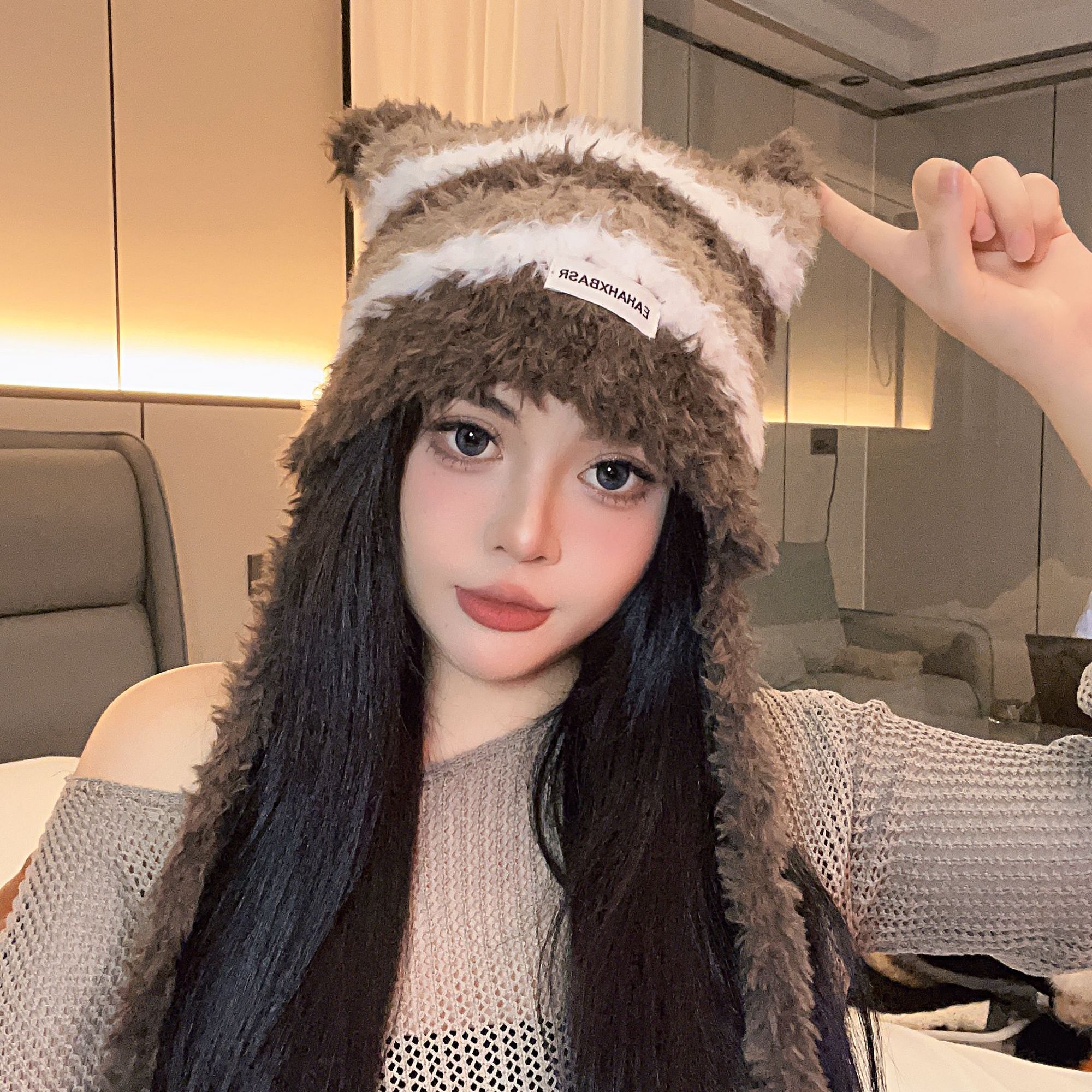 韩版新款可爱拼色条纹字母贴标毛绒护耳帽保暖百搭可当包包雷锋帽