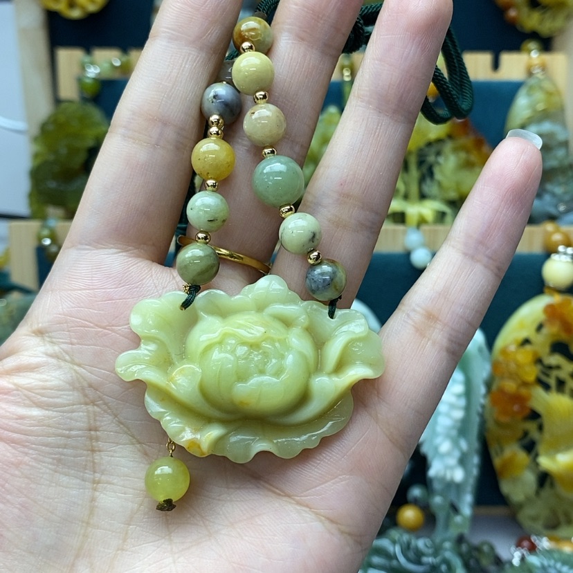 【闪购商品】蛇纹石玉挂件未镶嵌
