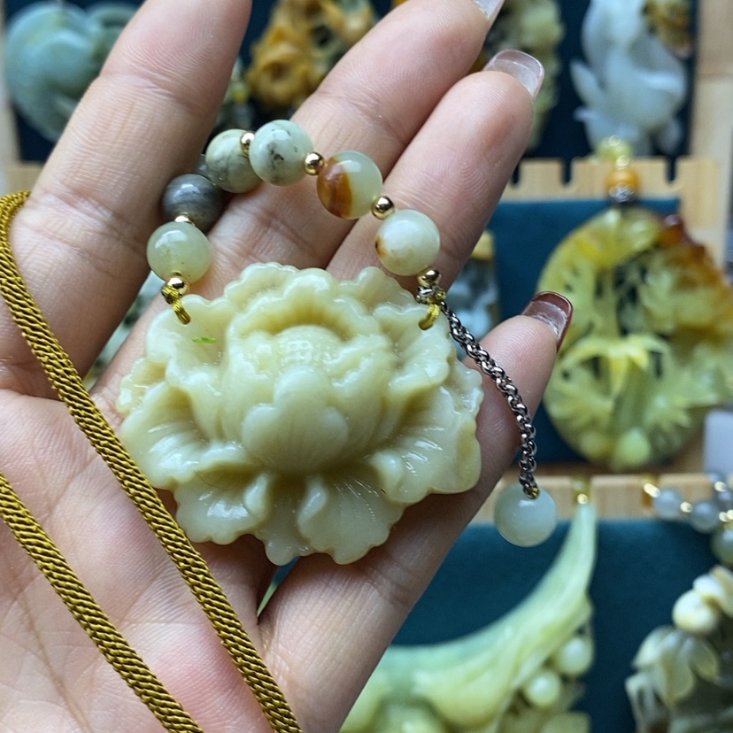 【闪购商品】蛇纹石玉挂件未镶嵌