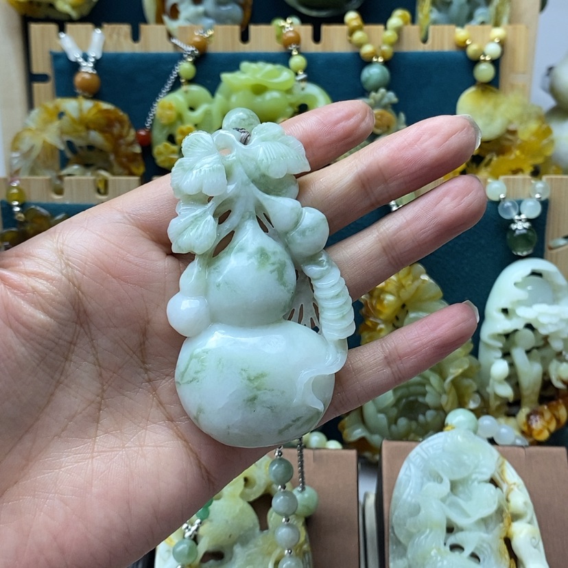 【闪购商品】蛇纹石玉挂件未镶嵌