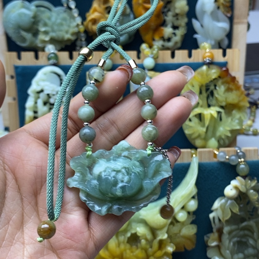 【闪购商品】蛇纹石玉挂件未镶嵌