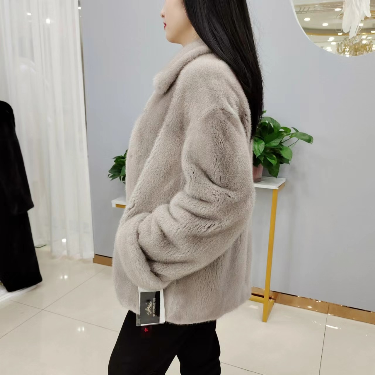 蒙迩雪冬季新款70长方领挽袖时尚设计女装