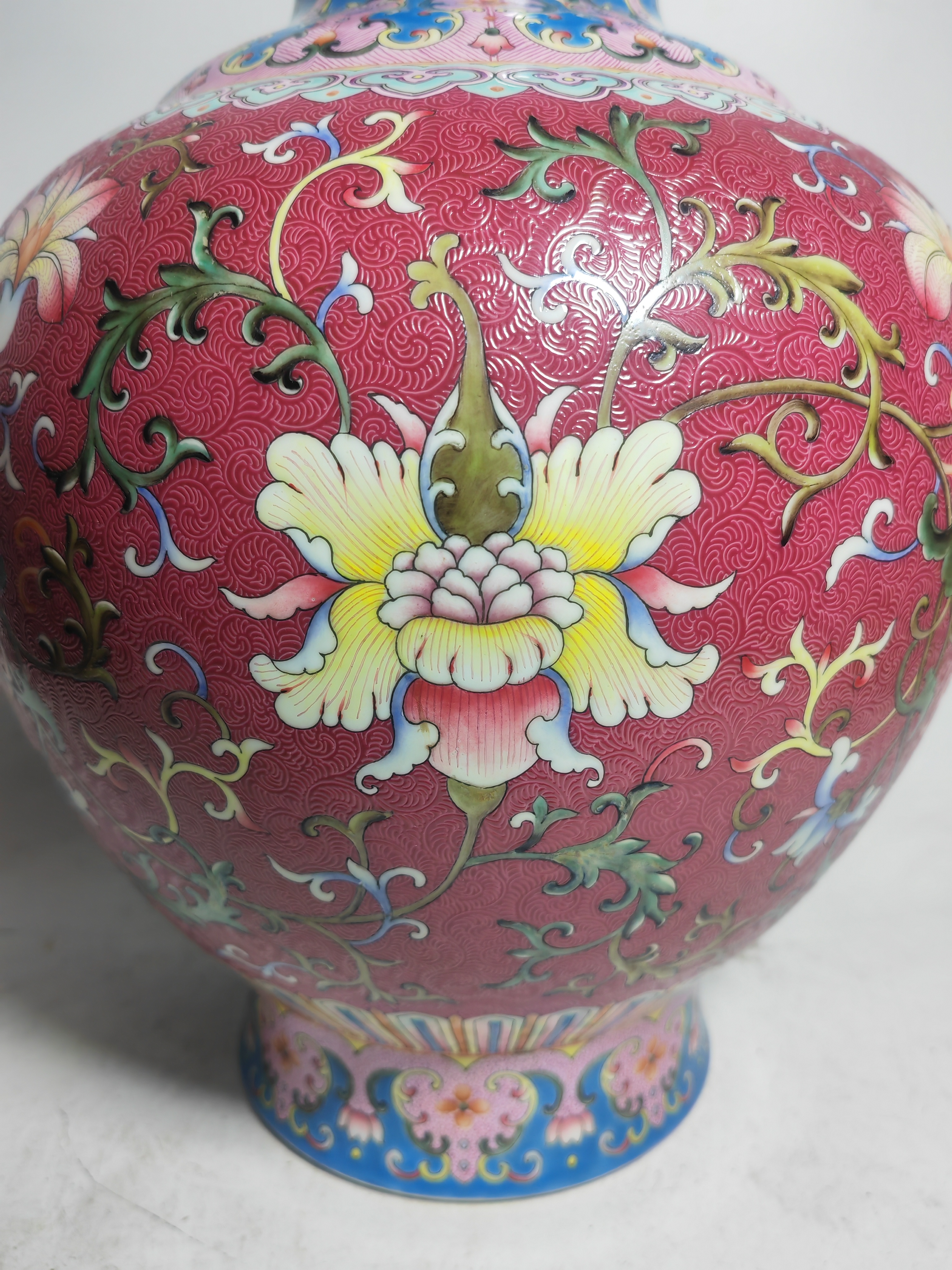 珐琅彩胭脂红扎道花卉纹盖罐陶瓷摆件