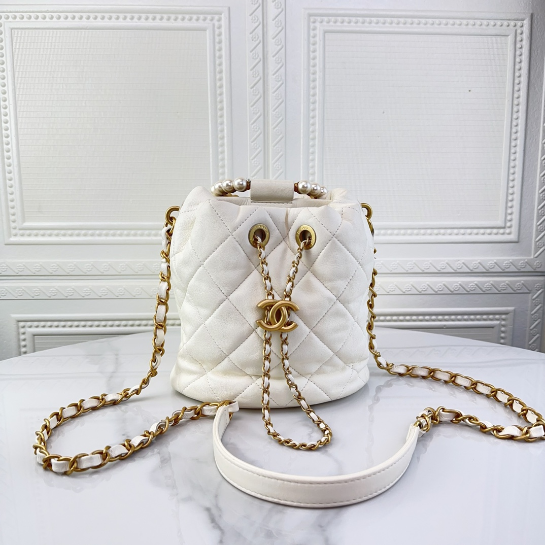 99新 Chanel/香奈儿 女士时尚白色珍珠芯片手环抽绳小水桶二奢包 