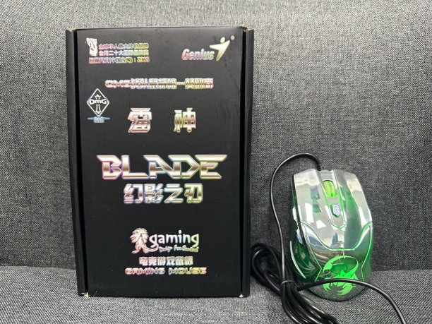 未拆封  精灵雷神幻影之刃游戏七色发光鼠标送鼠标垫