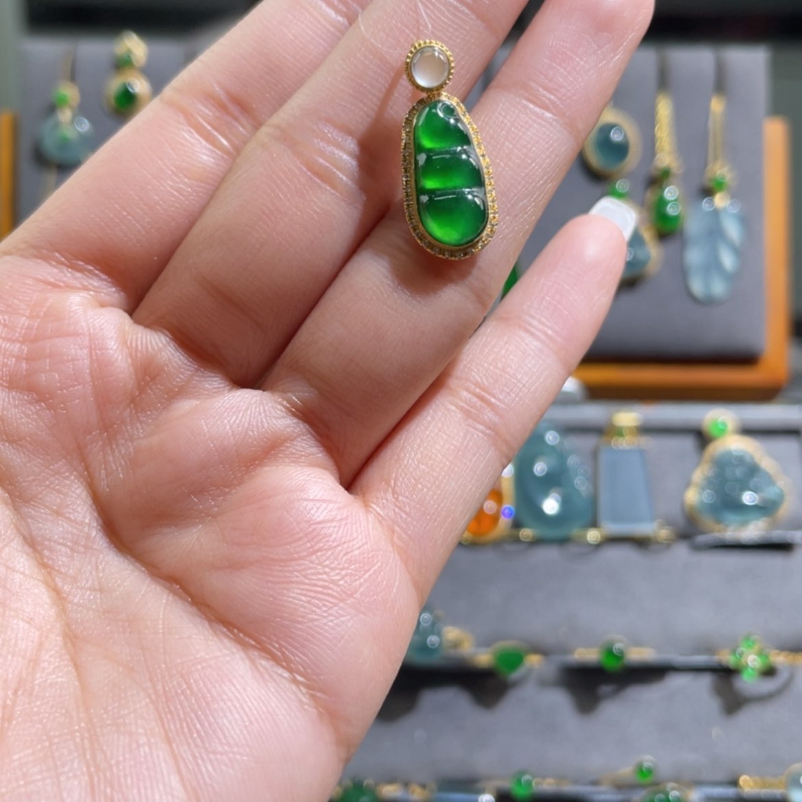 【闪购商品】翡翠颈饰18K金镶嵌