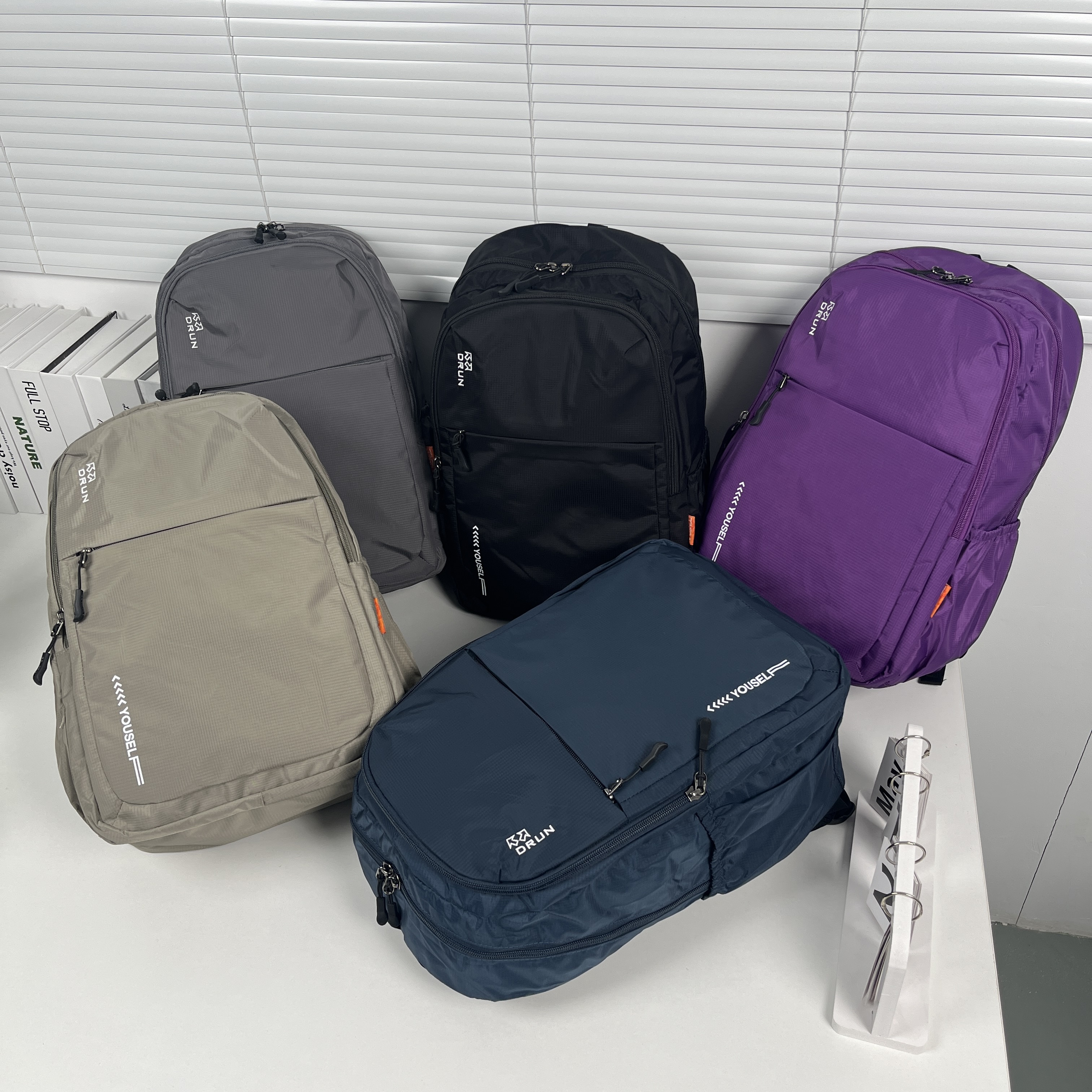 户外旅行双肩包女旅游轻便男款小型背包运动外出旅游包2024新款男