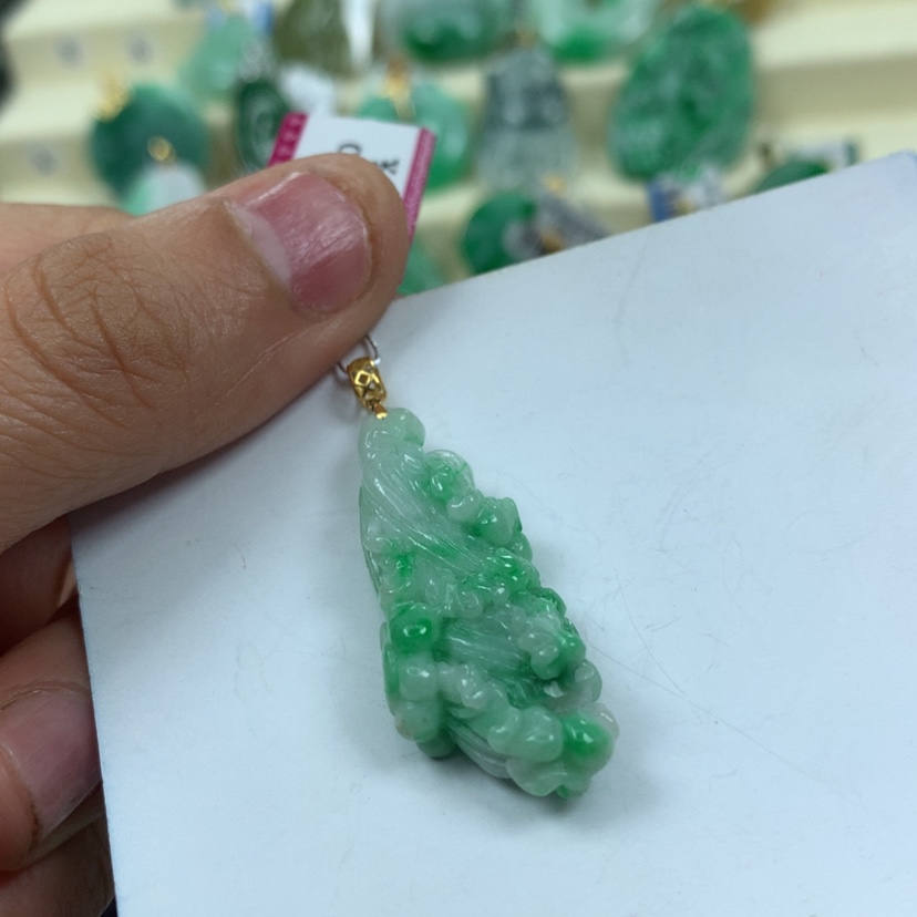 【闪购商品】翡翠颈饰未镶嵌?****
