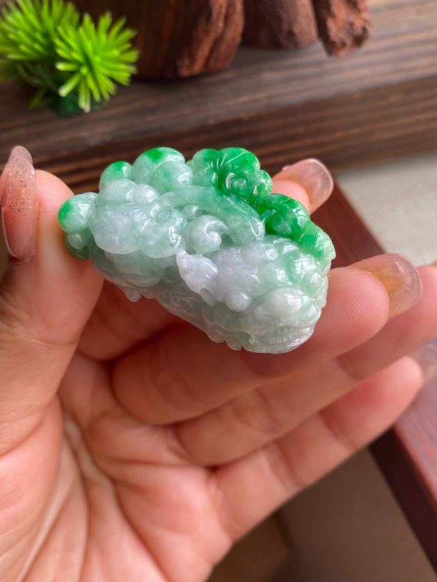 翡翠貔貅挂件辣阳绿貔貅41*26*12.7