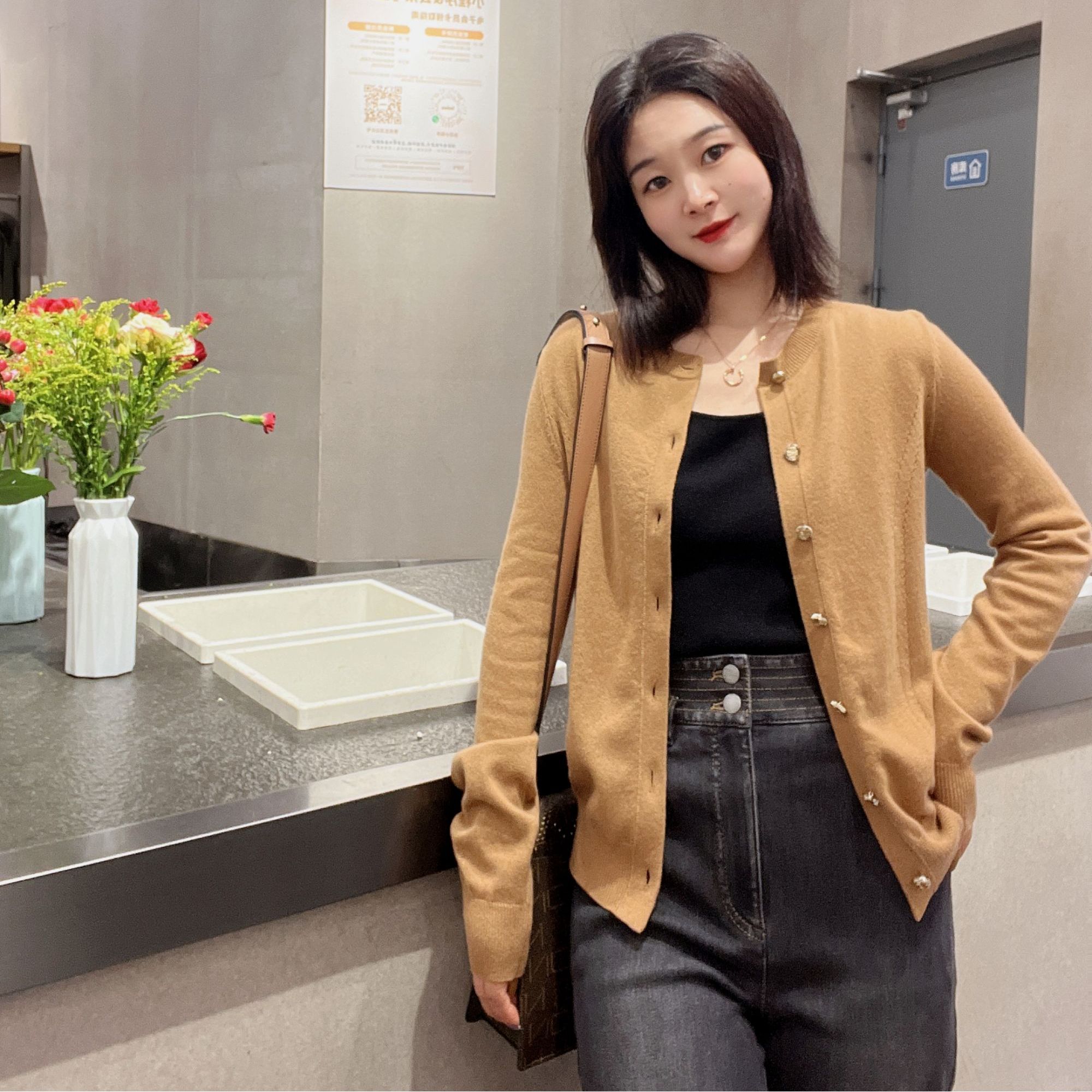 阿家5499188秋冬新款时尚百搭圆领长袖山绒绒针织开衫外套