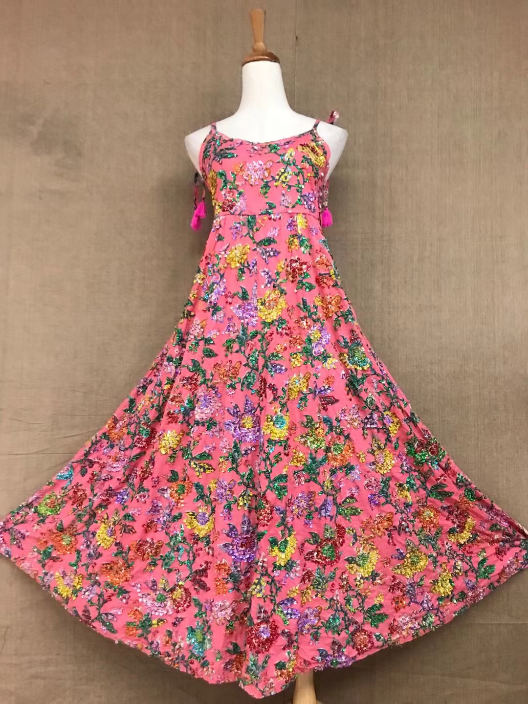 泰国手工钉珠连衣裙