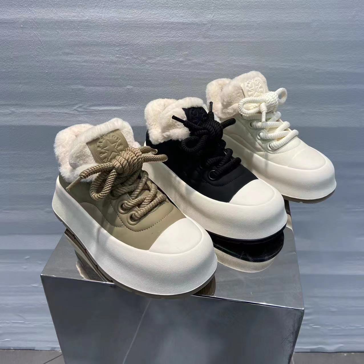 潮牌小白鞋女加绒保暖秋冬季新款轻便厚底面包鞋爆款百搭休闲女鞋