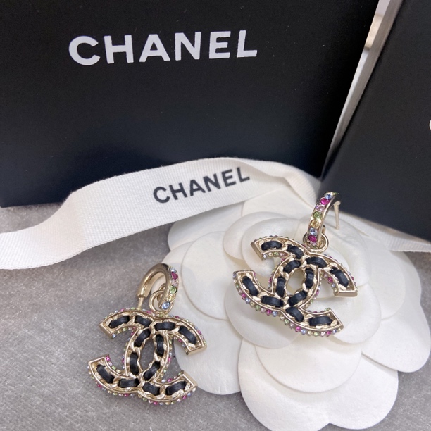 未使用 Chanel/香奈儿 时尚气质皮穿链琉璃耳钩耳钉 21P/ZG0085