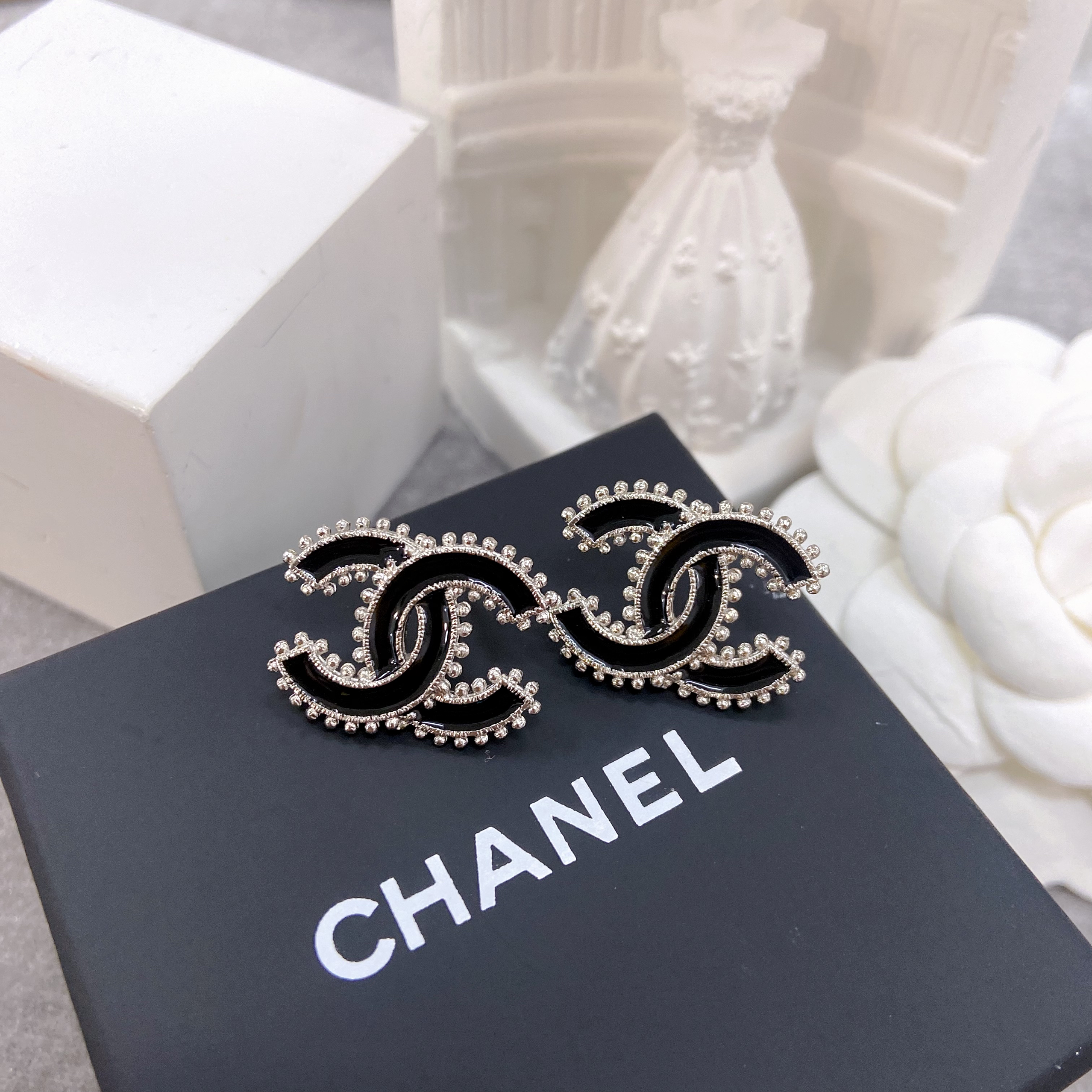 全新未使用 Chanel/香奈儿 百搭款珐琅黑银素款耳钉23K