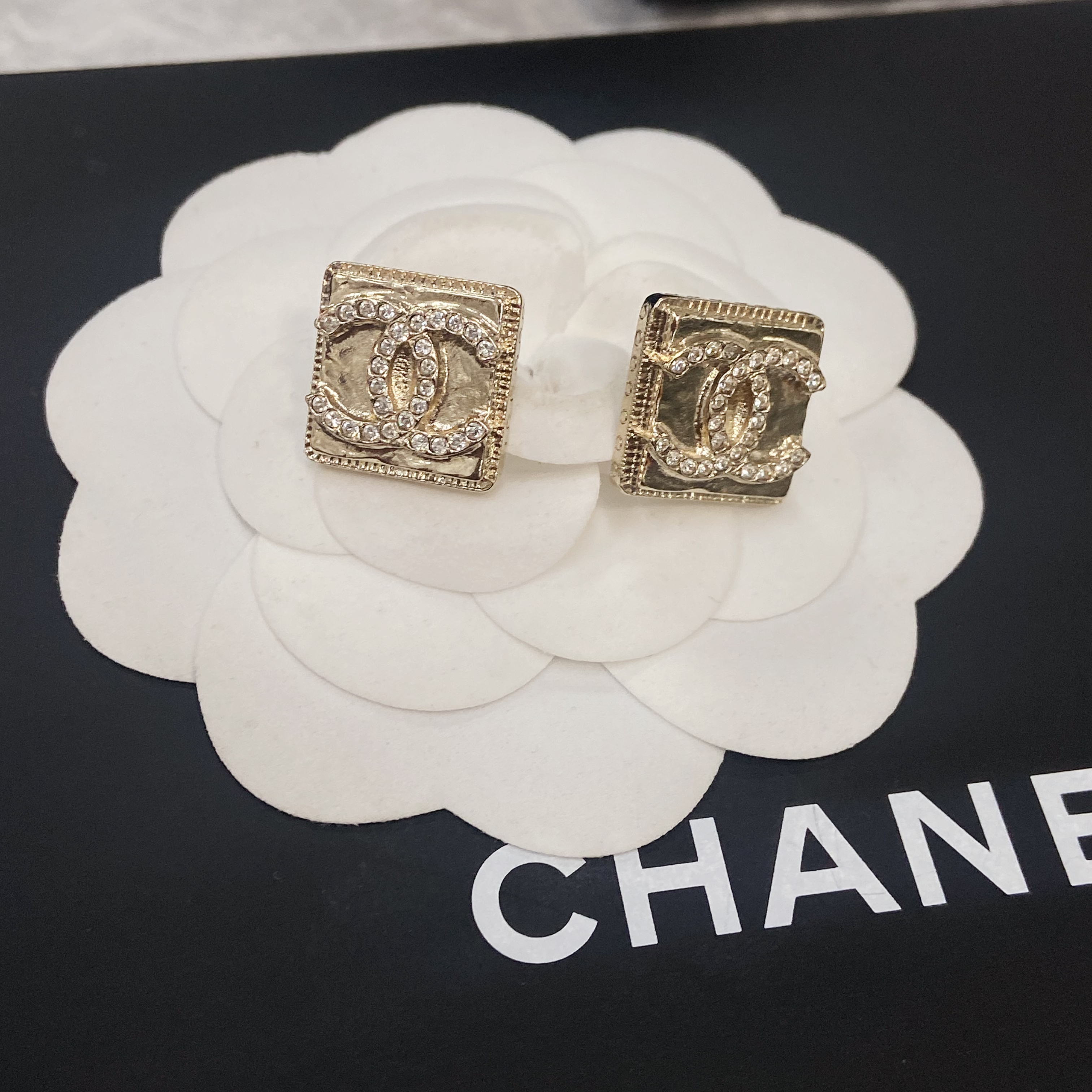 未使用 Chanel/香奈儿 百搭款方糖合金满钻款耳钉21K/DS0198