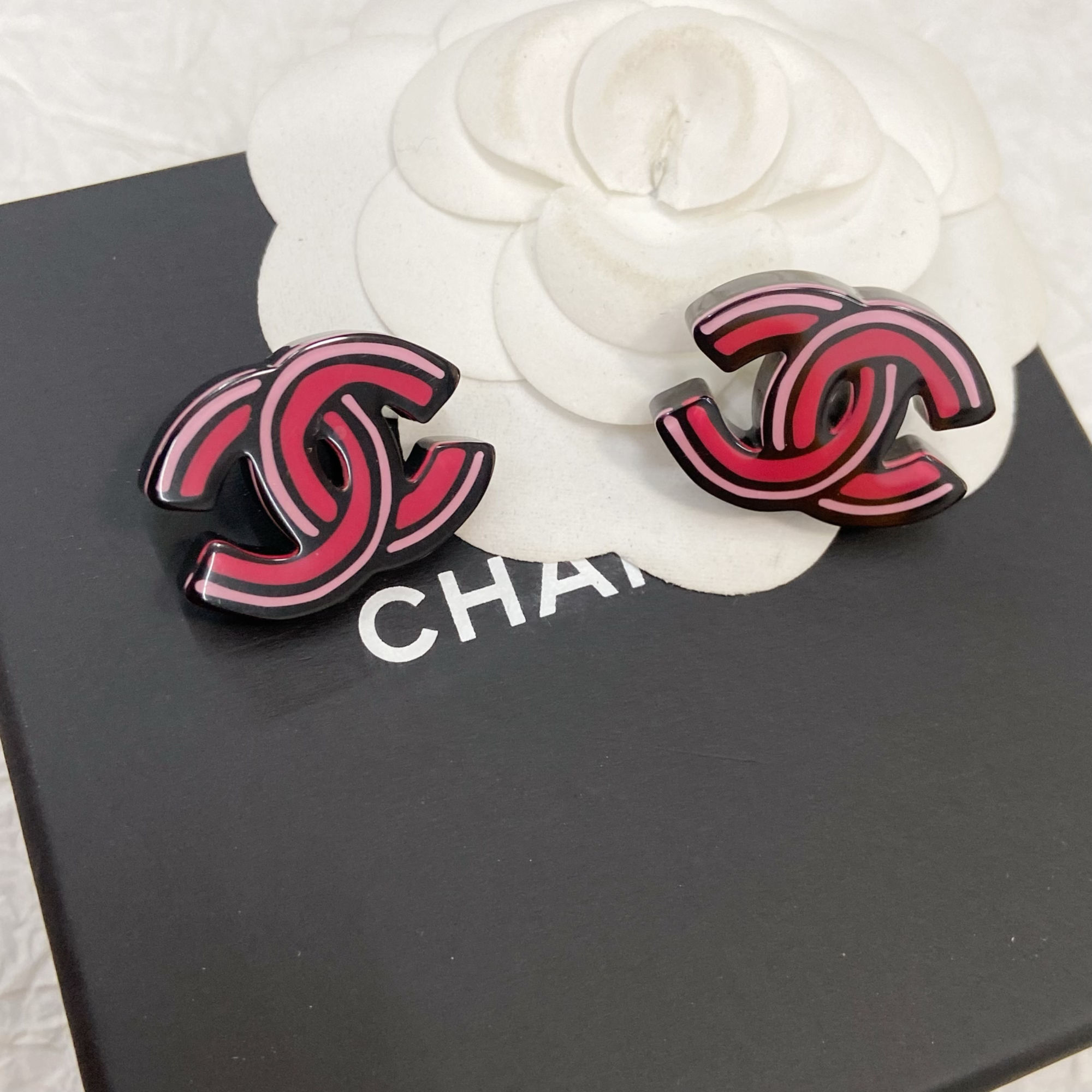 未使用 Chanel/香奈儿 百搭款素款动漫 亚克力经典耳钉23A/AQ0116