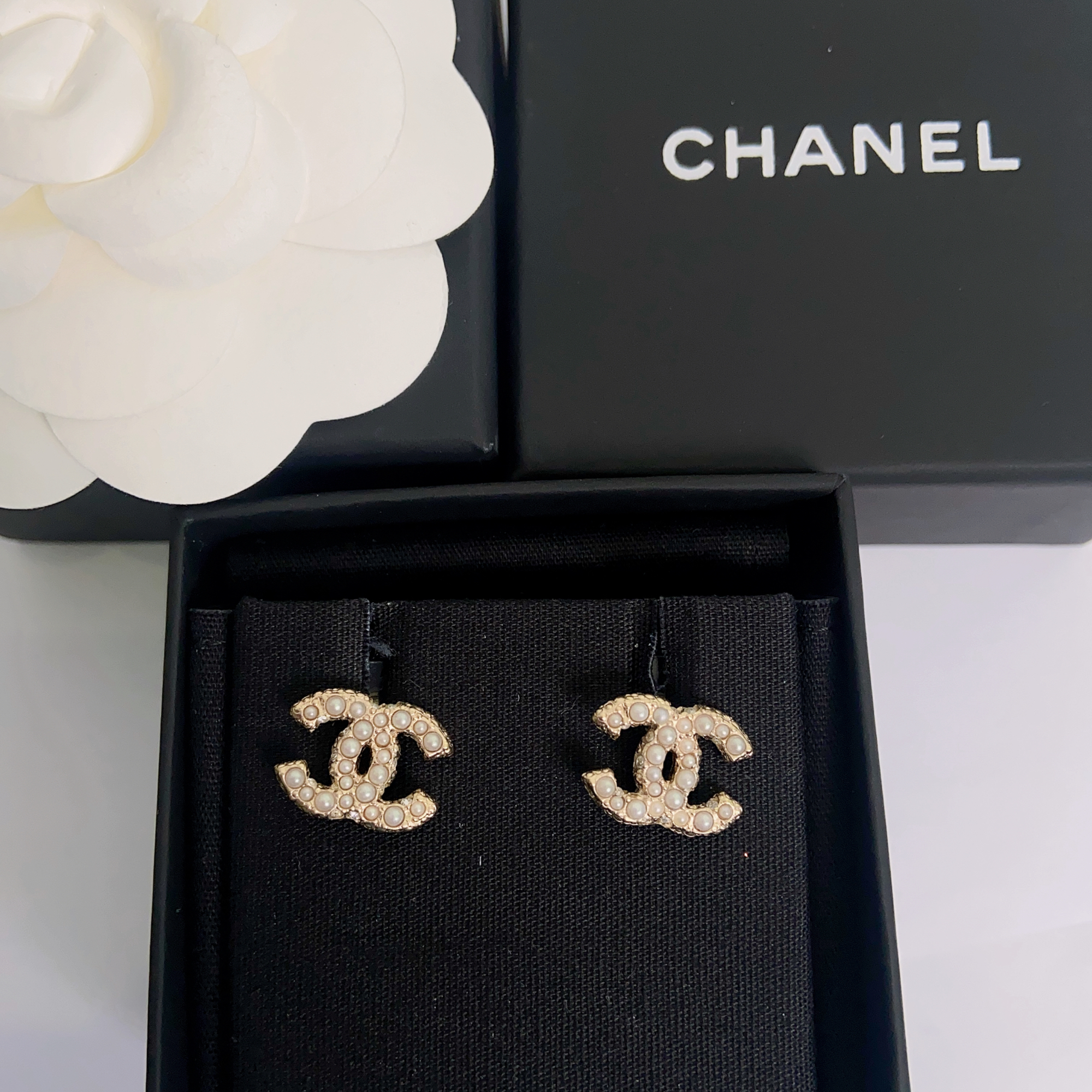未使用 Chanel/香奈儿 时尚轻奢百搭款百周年珍珠耳钉18V/AE0141