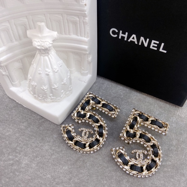 全新未使用 Chanel/香奈儿 优雅5号皮穿链百搭耳钉23S小香风