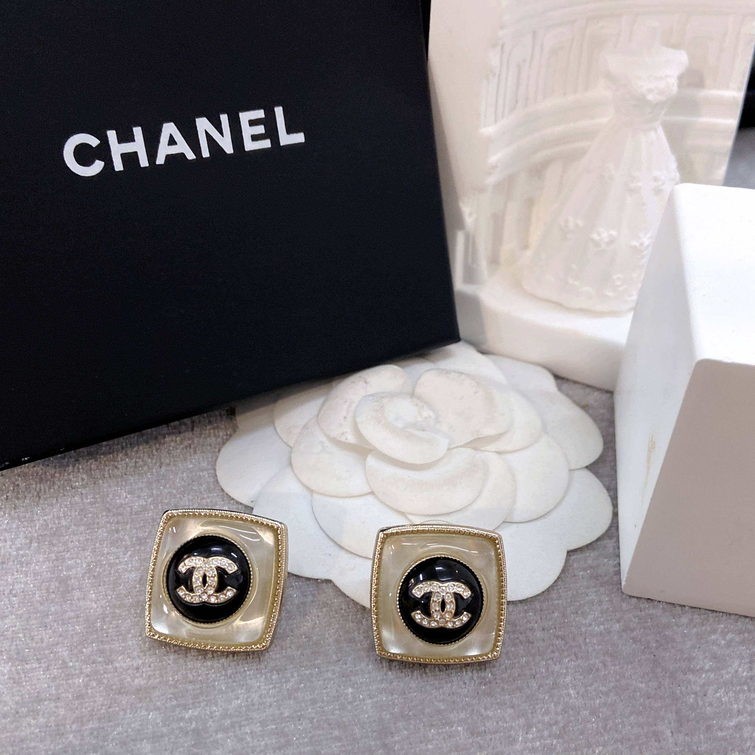 未使用 Chanel/香奈儿 百搭款方糖琉璃珐琅耳钉22C/DS0007