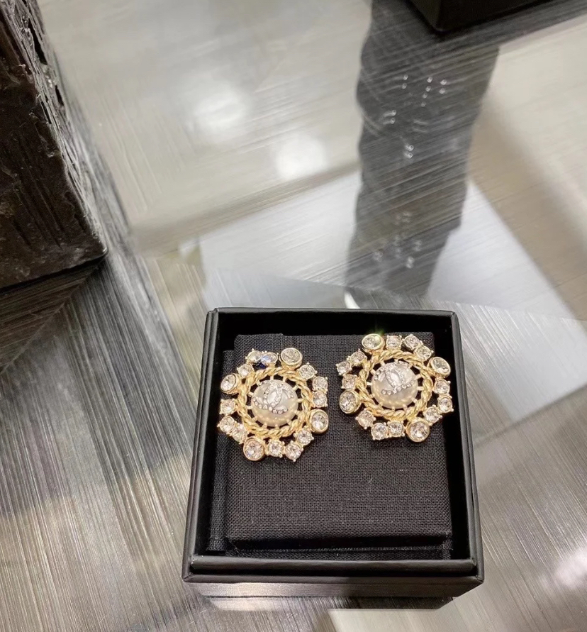 全新未使用 Chanel/香奈儿 经典太阳花 满钻浓金色珍珠 扣子 耳钉