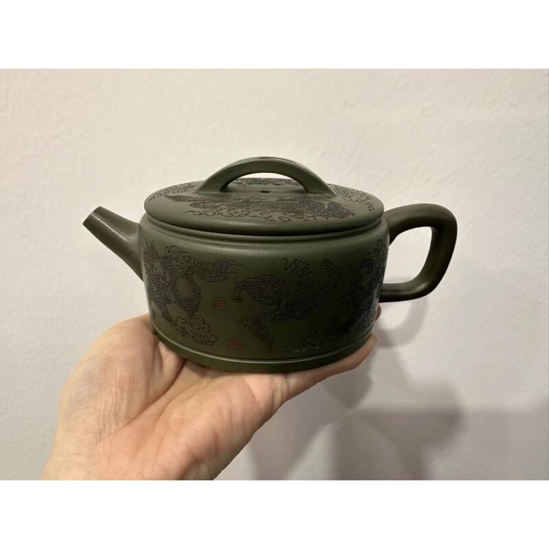 绿泥九龙戏珠大口汉瓦壶【维】