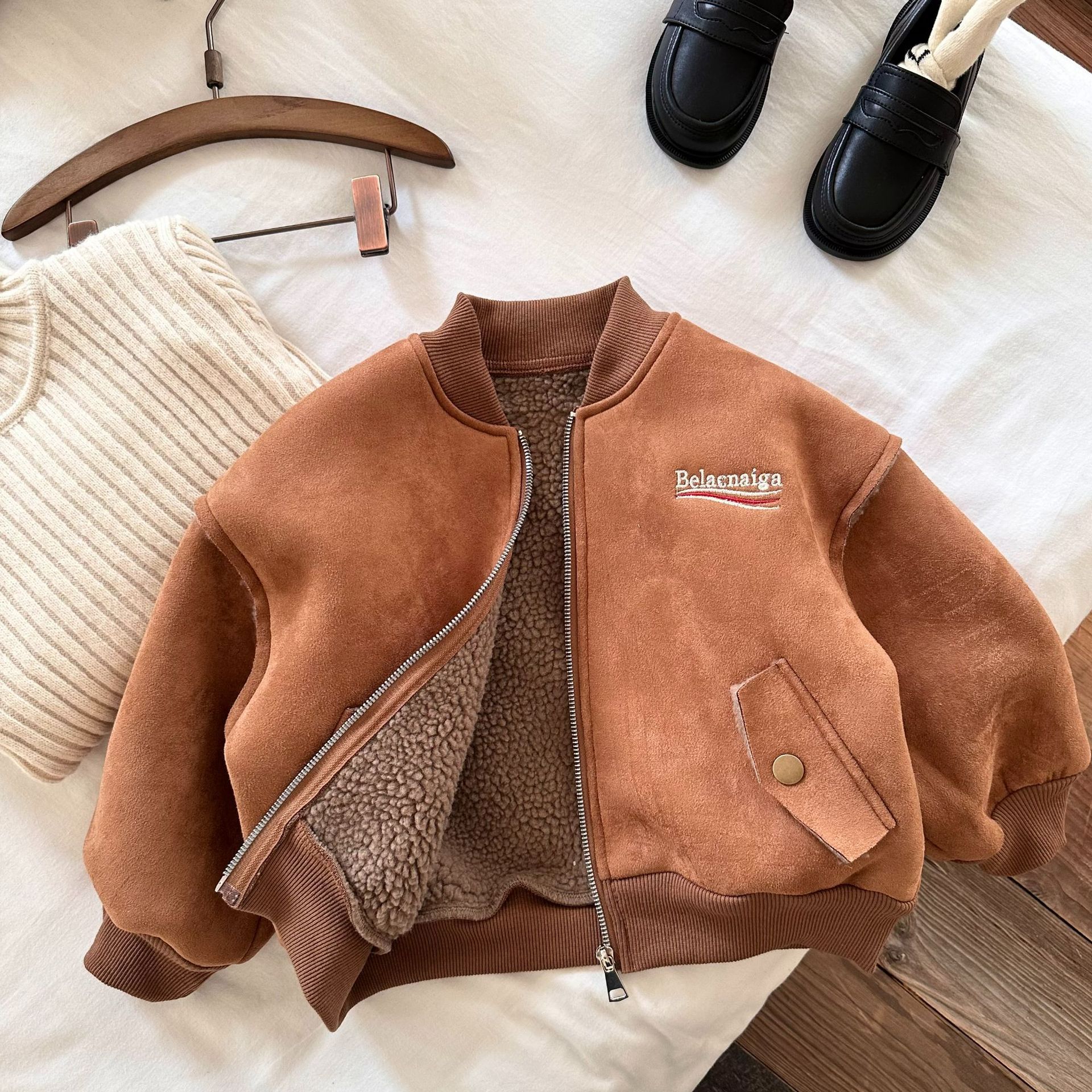 儿童加绒外套2024秋冬新品男小童洋气立领刺绣棒球服宝宝链衫潮