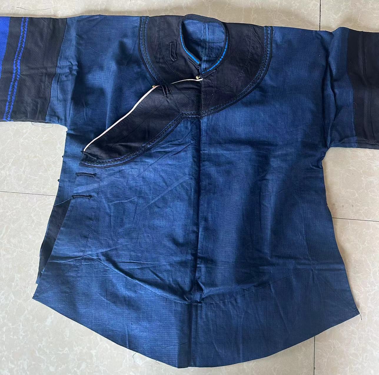 云南罗平县布依族传统服装上衣