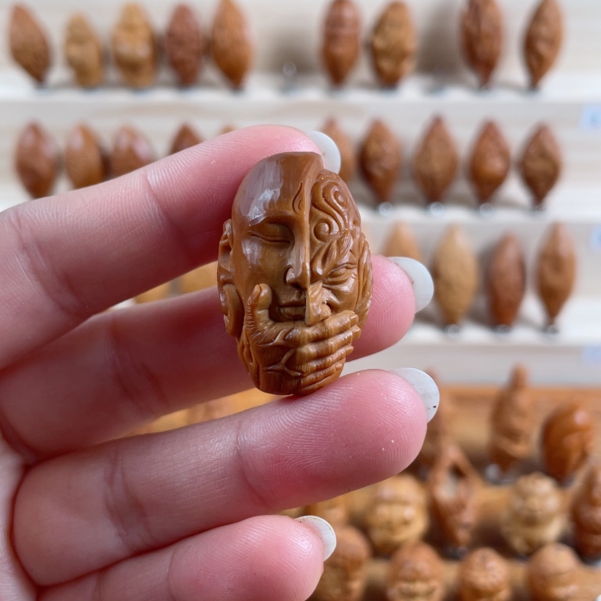 【闪购商品】橄榄核核雕松*