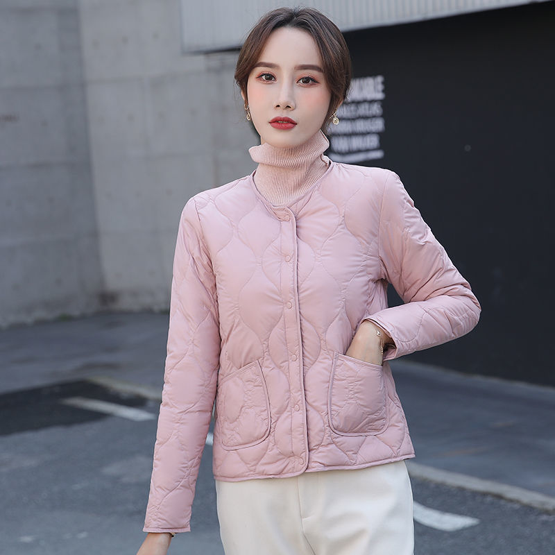 雪中飞23冬新款V领轻薄柔软羽绒服女短款白鸭绒保暖羽绒内胆潮外