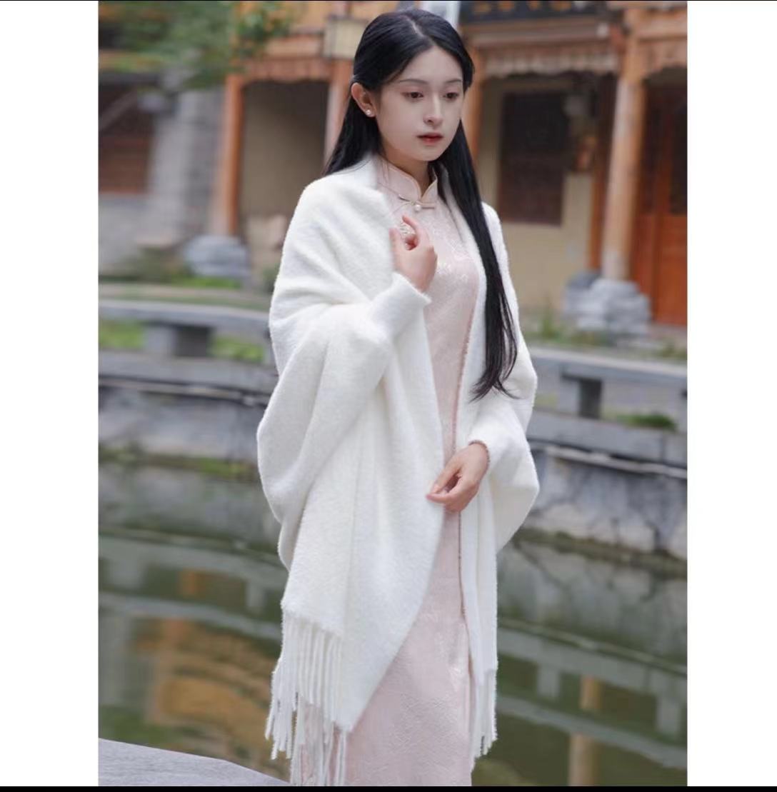 （云朵）复古民国风白色配旗袍披肩日常款秋季新款温暖舒适简约外搭
