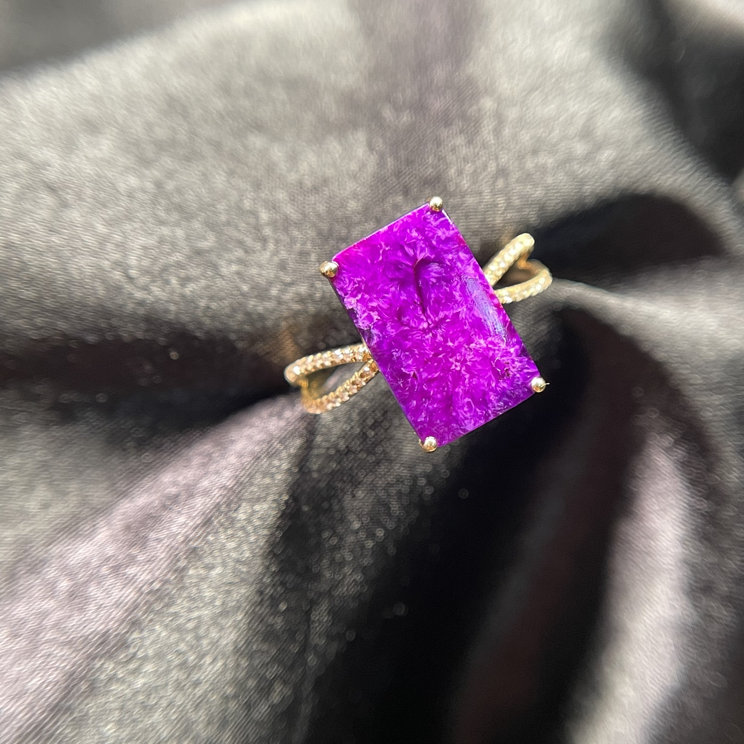 天然舒俱来戒指18k金镶嵌戒指时尚款小精品