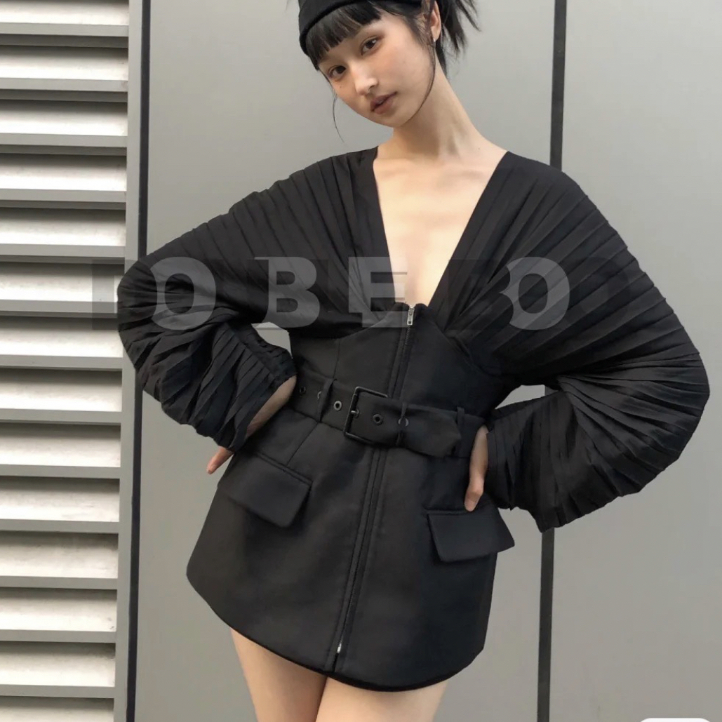 Mayali 压褶袖V领修身设计师款上衣