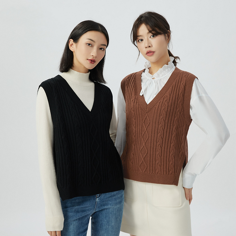 【商场同款】简约纯色侧开叉廓形马甲V领麻花针织上衣背心女A301152